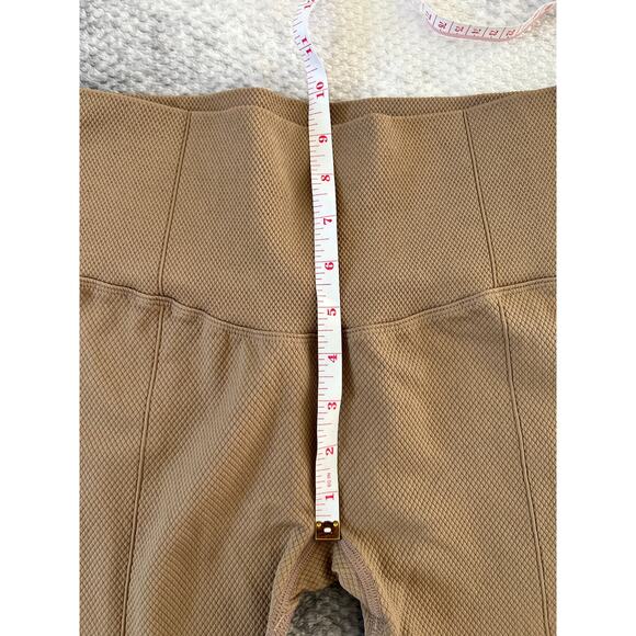 Zyia Taupe Firm Free Seamless 7/8 Textured Leggings Size Small Athletic Outdoors - Picture 7 of 9